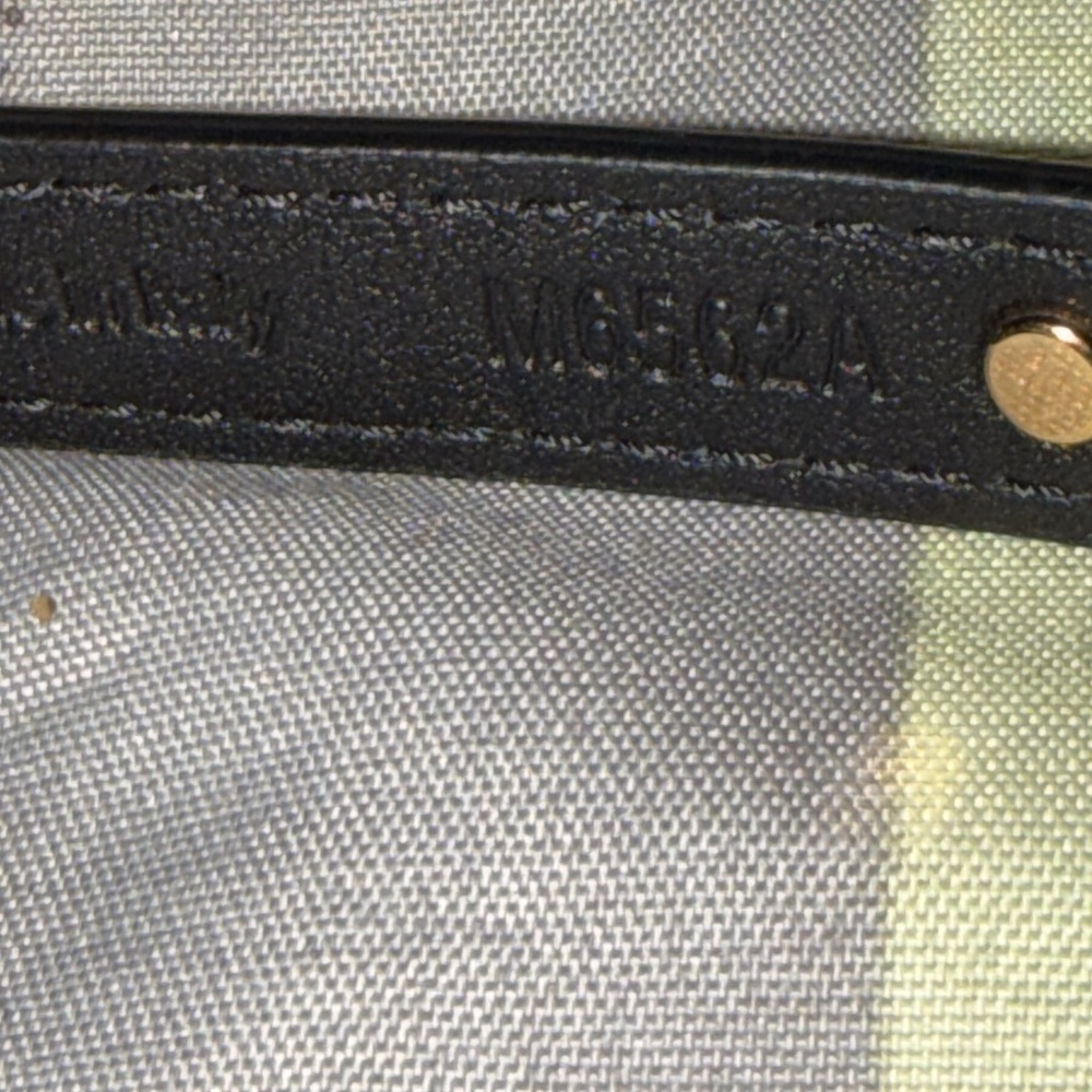 LOUIS VUITTON
Monogram Party Bumbag Bracelet - Picture 5 of 7
